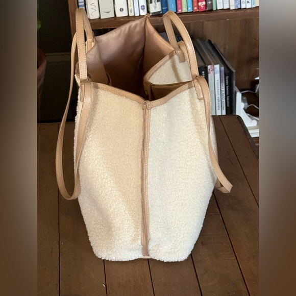 Large Faux Sherpa Fleece TOTE BAG, natural white. Interior pockets&double straps - Picture 5 of 10